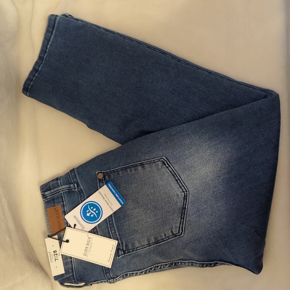 Judy Blue HW Skinny Fit Capri NWT